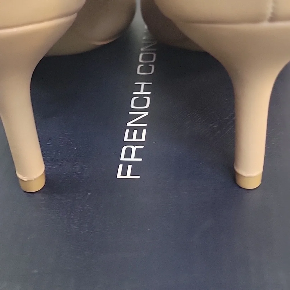 French Connection Nude Pointed-Toe‎ Pump Classic Work Heel Size 6 NWT